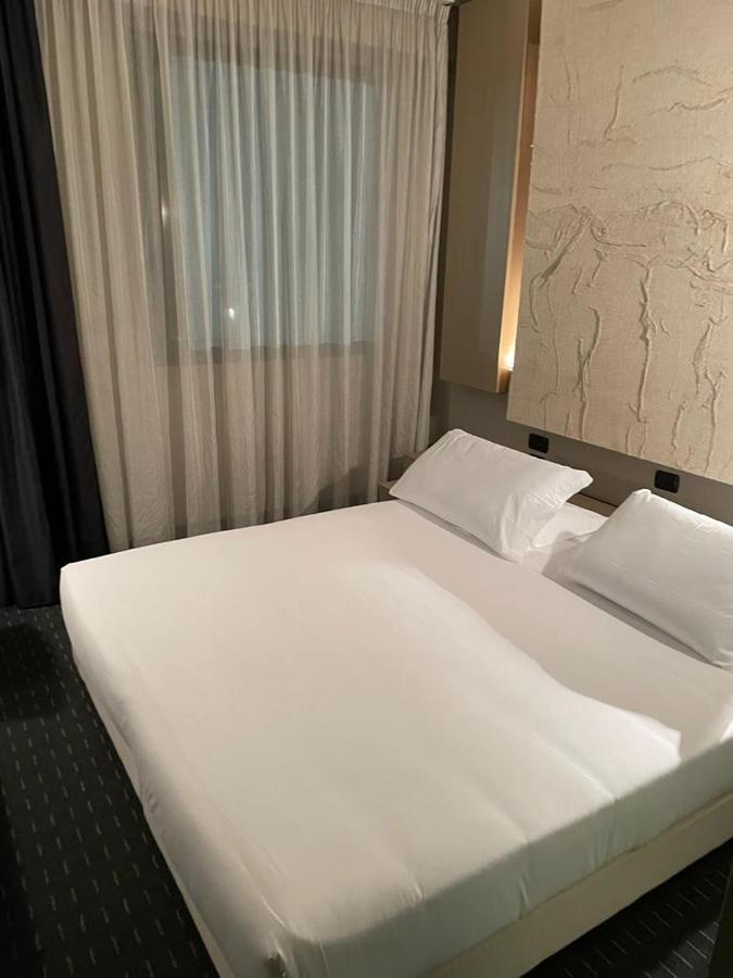 Bes Hotel Cremona Soncino Екстер'єр фото